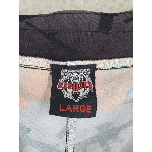 UNDR Industries Lest We Forget Board Shorts Swim Trunks Men L 38x11 Black Red - Picture 3 of 8